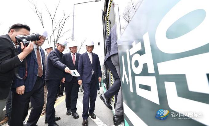 대전시의회 3칸 굴절차량 도로 시험 운행 현장 점검(조원휘 의장, 송인석 산업건설위원장)