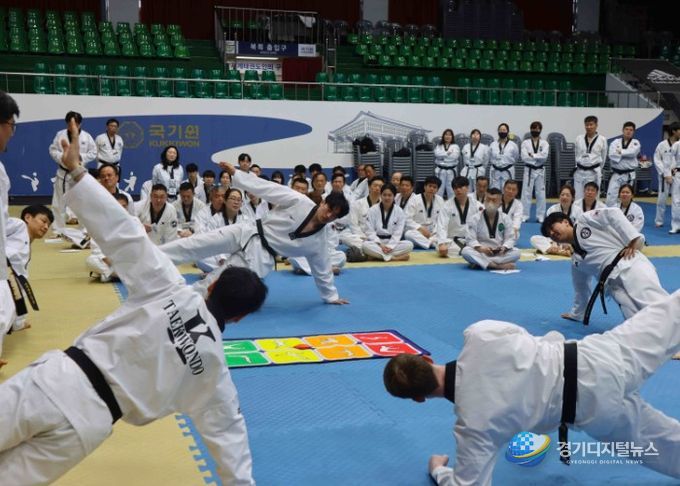 4월 4일부터 5일까지 양일간 국기원에서 열린 ‘노인태권도 지도법 기술세미나’ 모습.