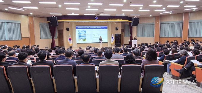 14일 전남교육청창의융합교육원 ‘학교폭력 대응 및 교육활동 보호를 위한 학교장 역량 강화 연수’가 진행되고 있다.