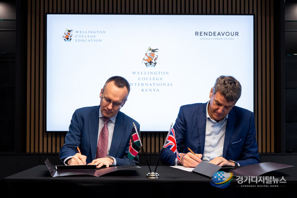 L-R: James Dahl, 15th Master of Wellington College, and Stephen Jennings, CEO and Founder of Rendeavour, owner and developer of Tatu City, during the official announcement of Wellington College International Kenya, a global British school that will open in Tatu City, Kenya, in September 2028.